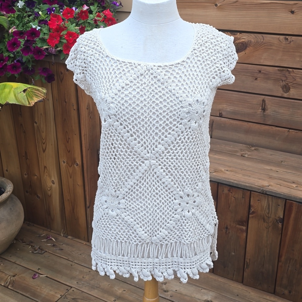 Vintage unlined crochet floral top